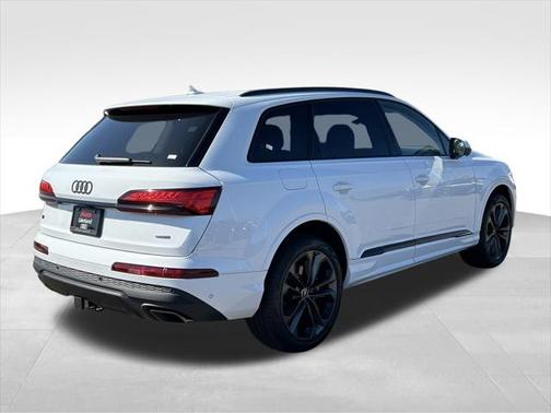 2025 Audi Q7 55 Premium Plus
