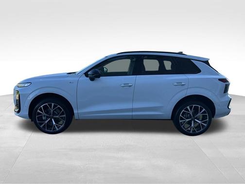 Glacier White Metallic 2026 Audi Q3 TFSI quattro S tronic