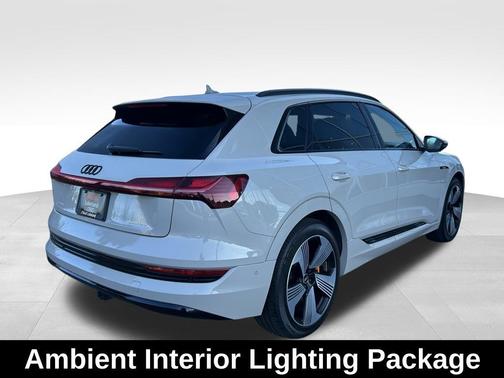 2022 Audi e-tron Premium Plus