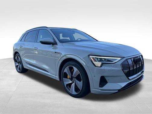 2022 Audi e-tron Premium Plus