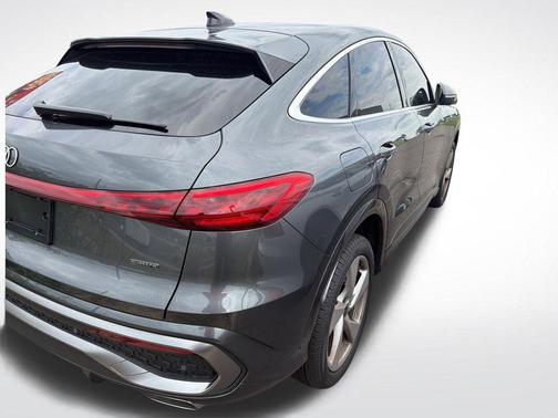 Daytona Gray Metallic 2025 Audi Q5 Premium Plus TFSI quattro S tronic