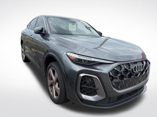 Daytona Gray Metallic 2025 Audi Q5 Premium Plus TFSI quattro S tronic