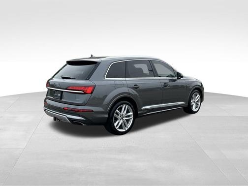 Gray Metallic 2025 Audi Q7 55 Premium Plus
