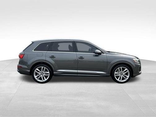 Gray Metallic 2025 Audi Q7 55 Premium Plus