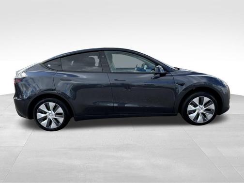 2024 Tesla Model Y Base