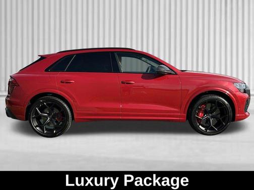 Chili Red Metallic 2026 Audi RS Q8 4.0T