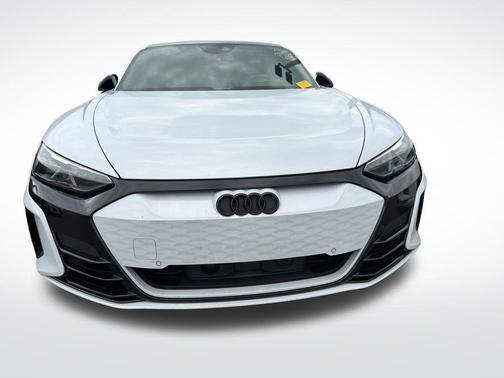 Suzuka Gray Metallic 2023 Audi e-tron GT Prestige quattro