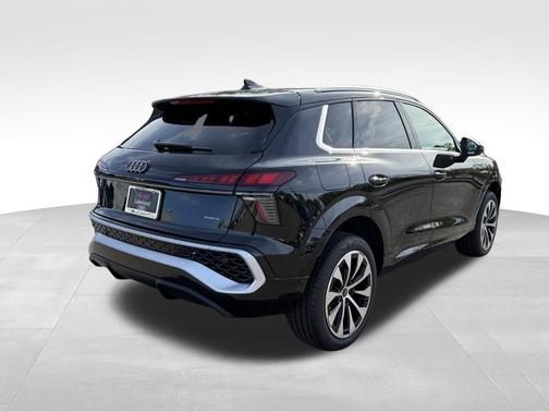 Mythos Black Metallic 2026 Audi Q3 S line