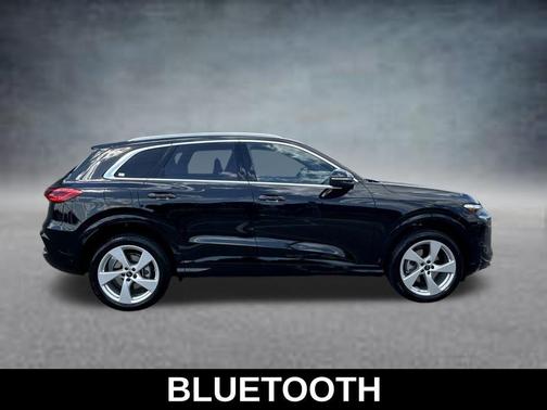 Mythos Black Metallic 2025 Audi Q5 Premium Plus TFSI quattro S tronic
