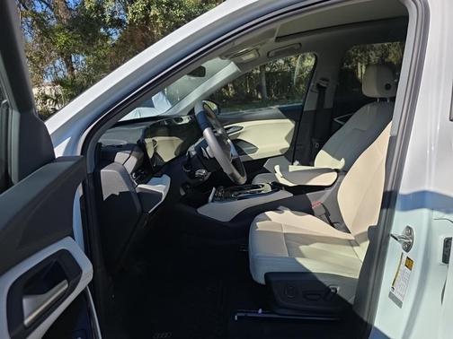 2025 Audi Q6 e-tron Premium