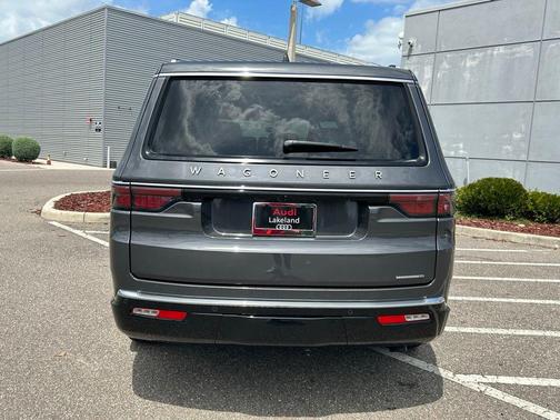 Baltic Gray Metallic Clearcoat 2024 Jeep Wagoneer Series III 4x4