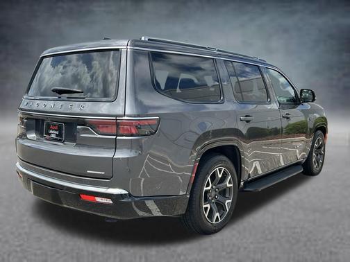 Baltic Gray Metallic Clearcoat 2024 Jeep Wagoneer Series III 4x4
