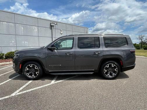 Baltic Gray Metallic Clearcoat 2024 Jeep Wagoneer Series III 4x4
