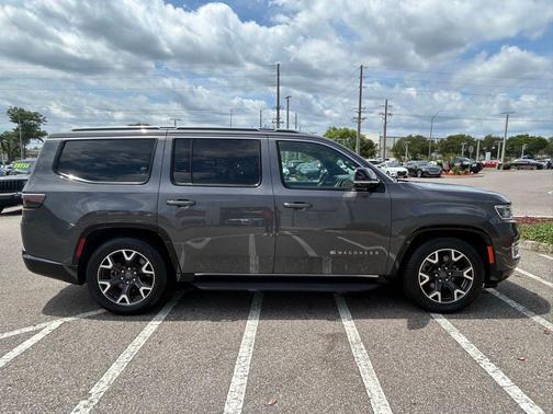 Baltic Gray Metallic Clearcoat 2024 Jeep Wagoneer Series III 4x4