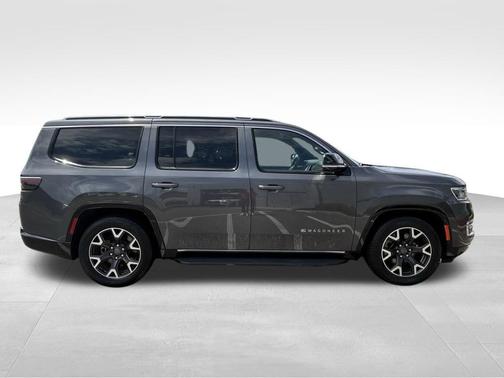 Baltic Gray Metallic Clearcoat 2024 Jeep Wagoneer Series III 4x4
