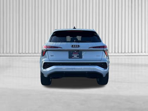 Arrow Gray Pearl Effect 2026 Audi Q3 TFSI quattro S tronic