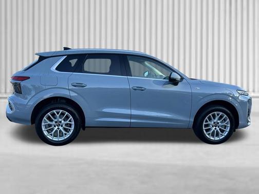 Arrow Gray Pearl Effect 2026 Audi Q3 TFSI quattro S tronic