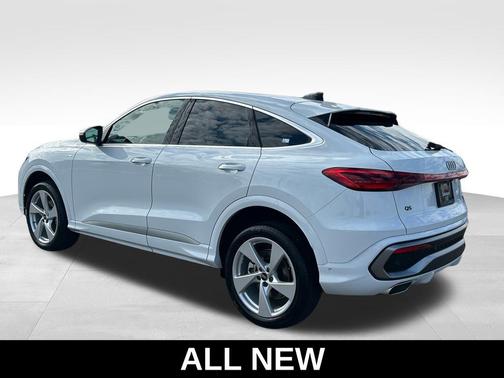 Glacier White Metallic 2025 Audi Q5 Premium Plus TFSI quattro S tronic