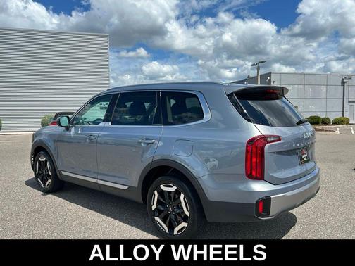 Everlasting Silver 2025 Kia Telluride S
