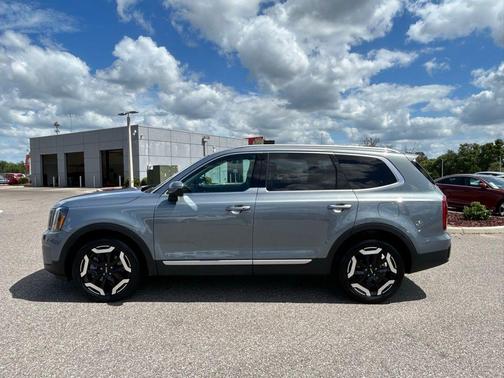 Everlasting Silver 2025 Kia Telluride S