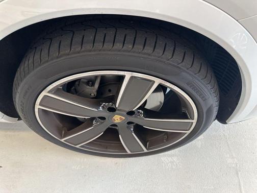 2023 Porsche Cayenne Platinum Edition