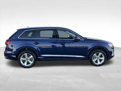 2024 Audi Q7 45 Premium Plus