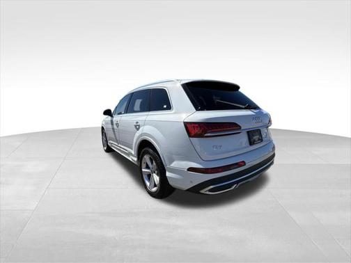 2024 Audi Q7 45 Premium Plus