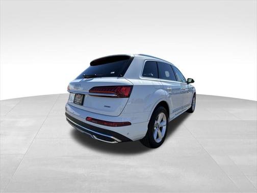 2024 Audi Q7 45 Premium Plus