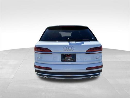2024 Audi Q7 45 Premium Plus