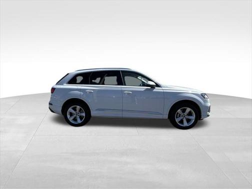 2024 Audi Q7 45 Premium Plus