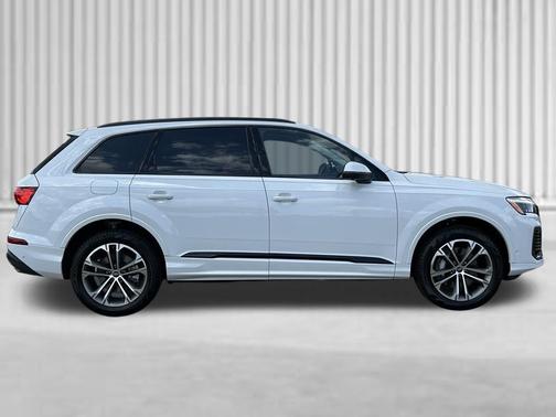Glacier White Metallic 2026 Audi Q7 45 Premium