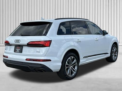 Glacier White Metallic 2026 Audi Q7 45 Premium