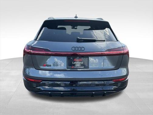 2024 Audi Q8 e-tron Prestige