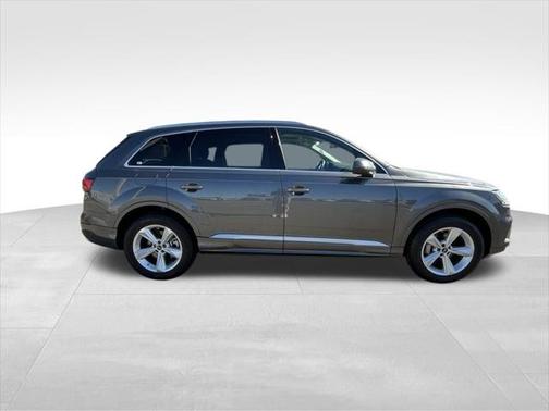 2024 Audi Q7 45 Premium Plus