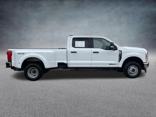 Oxford White 2025 Ford F-350 XLT