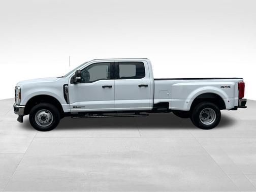 Oxford White 2025 Ford F-350 XLT
