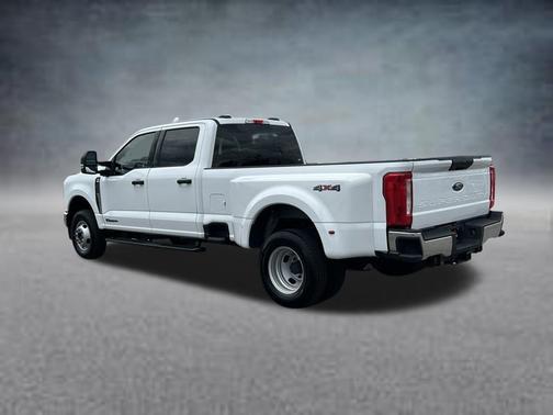 Oxford White 2025 Ford F-350 XLT