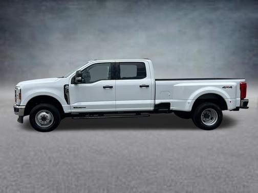 Oxford White 2025 Ford F-350 XLT