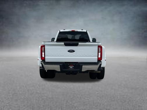 Oxford White 2025 Ford F-350 XLT