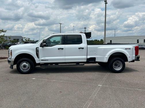 Oxford White 2025 Ford F-350 XLT