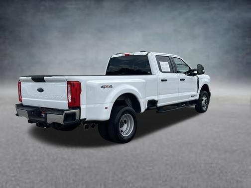 Oxford White 2025 Ford F-350 XLT