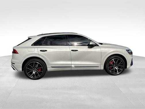 2022 Audi Q8 55 Premium Plus