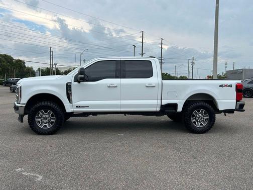 Oxford White 2024 Ford F-250 Lariat