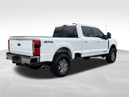 Oxford White 2024 Ford F-250 Lariat