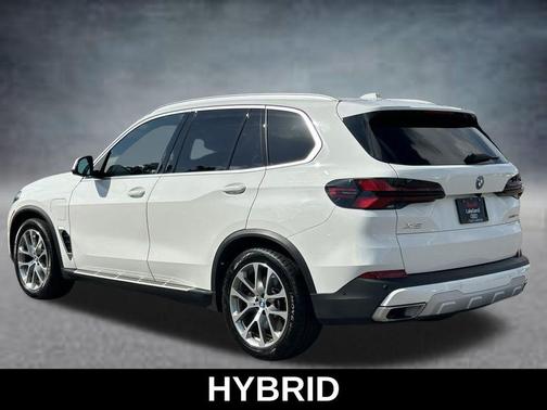 Alpine White 2025 BMW X5 PHEV xDrive50e
