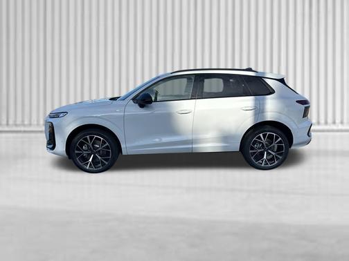 Glacier White Metallic 2026 Audi Q3 TFSI quattro S tronic