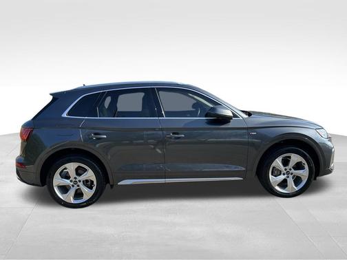 2022 Audi Q5 45 S line Premium Plus