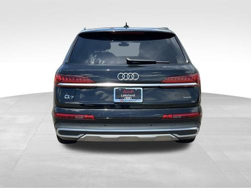 Mythos Black Metallic 2023 Audi Q7 55 Premium Plus
