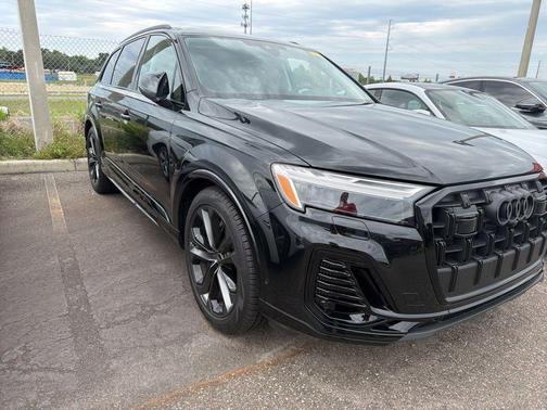 Mythos Black Metallic 2025 Audi Q7 55 Premium Plus