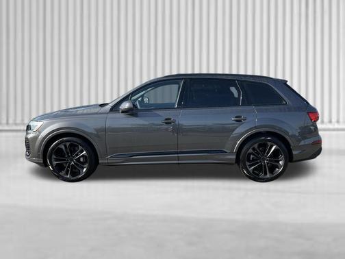 Samurai Gray Metallic 2026 Audi Q7 55 Premium Plus